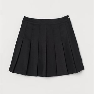 H&M Black Pleated Skirt